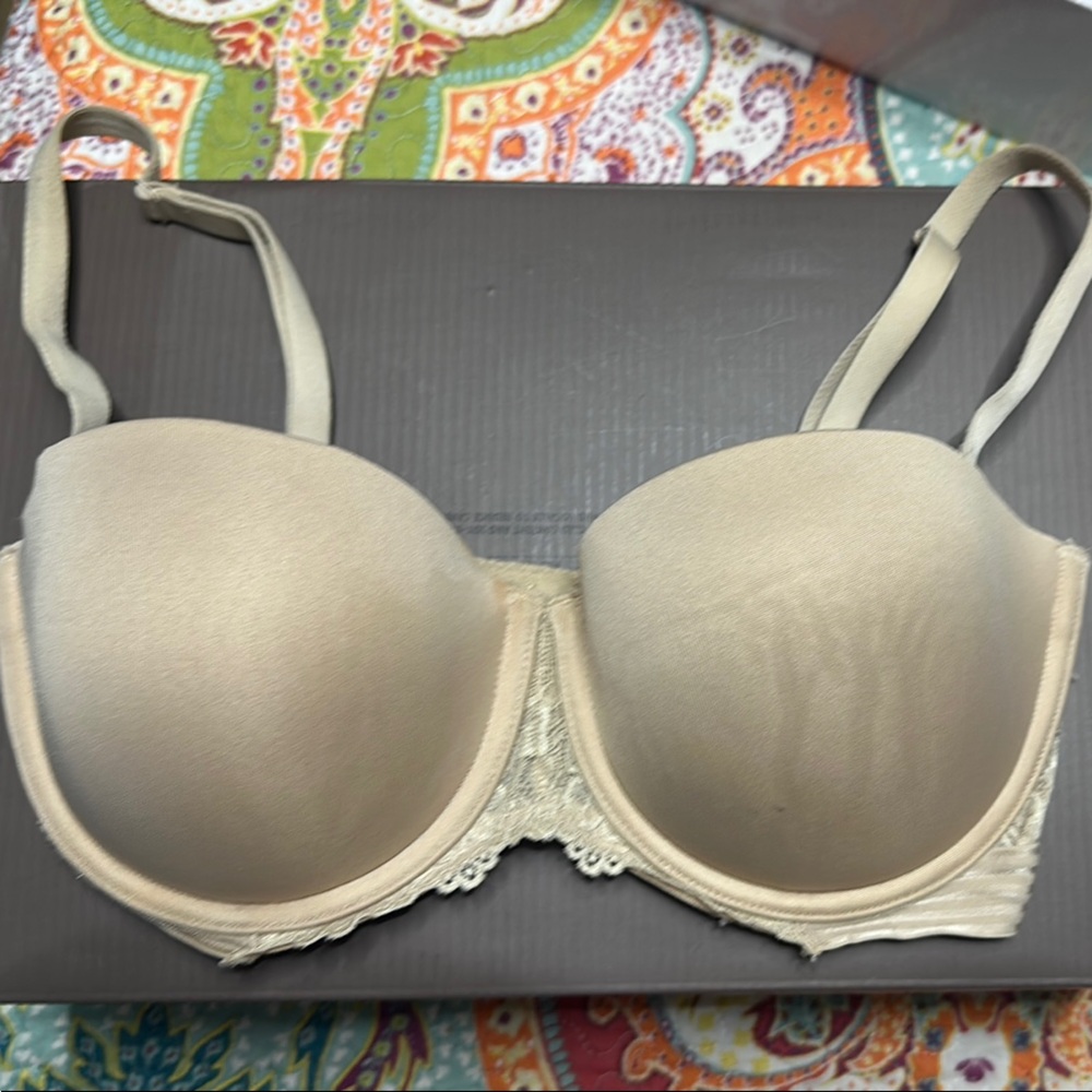 Maidenform Cream T-Shirt Bra with Underwire and Adjustable Straps